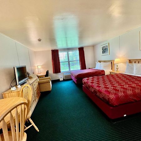 Rodeway Inn & Suites Brunswick Near Hwy 1 Buitenkant foto