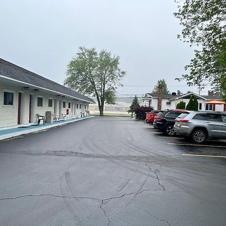 Rodeway Inn & Suites Brunswick Near Hwy 1 Buitenkant foto