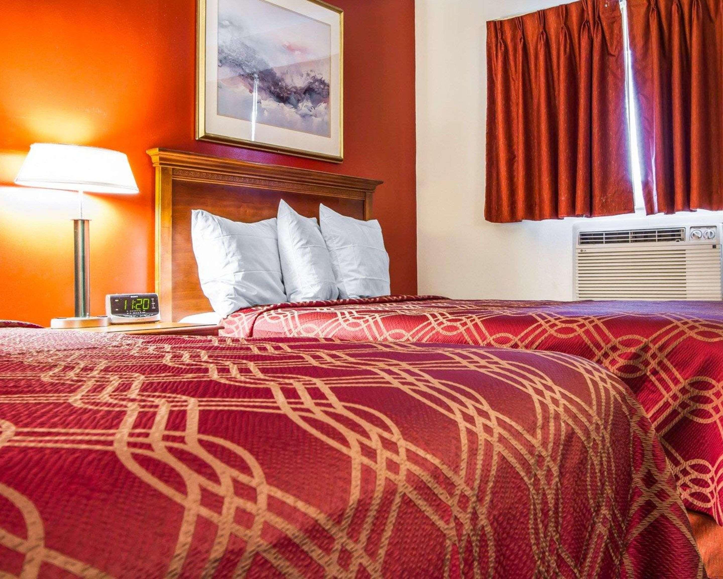 Rodeway Inn & Suites Brunswick Near Hwy 1 Buitenkant foto