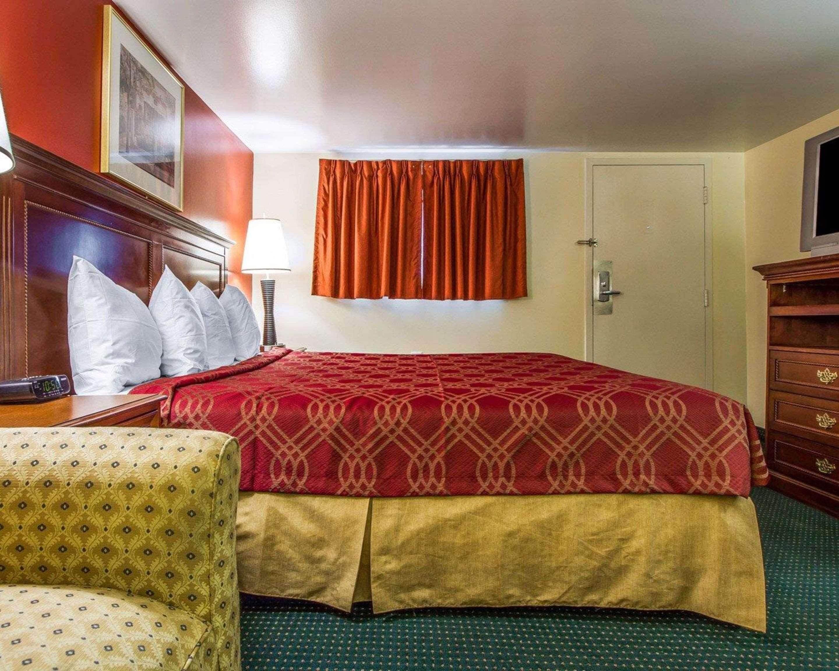 Rodeway Inn & Suites Brunswick Near Hwy 1 Buitenkant foto