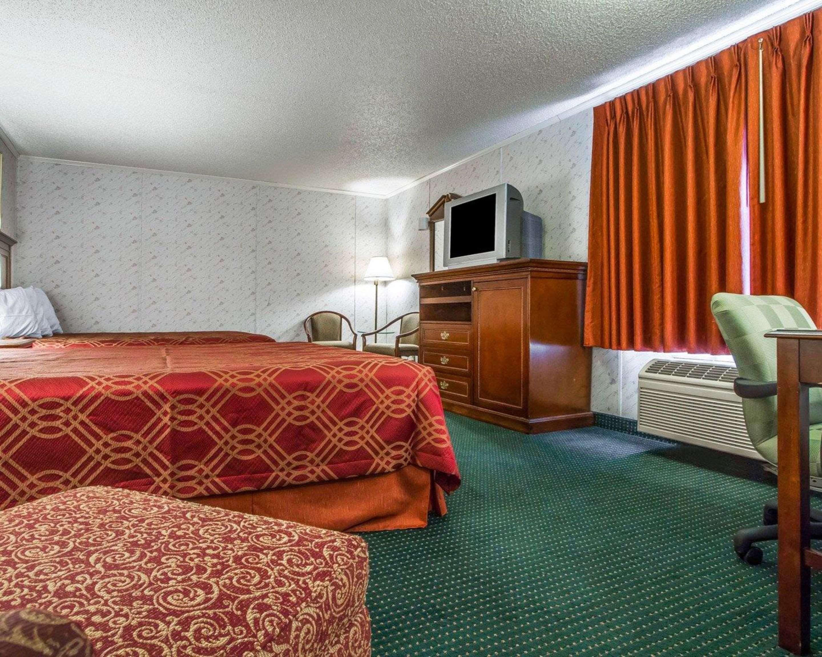 Rodeway Inn & Suites Brunswick Near Hwy 1 Buitenkant foto