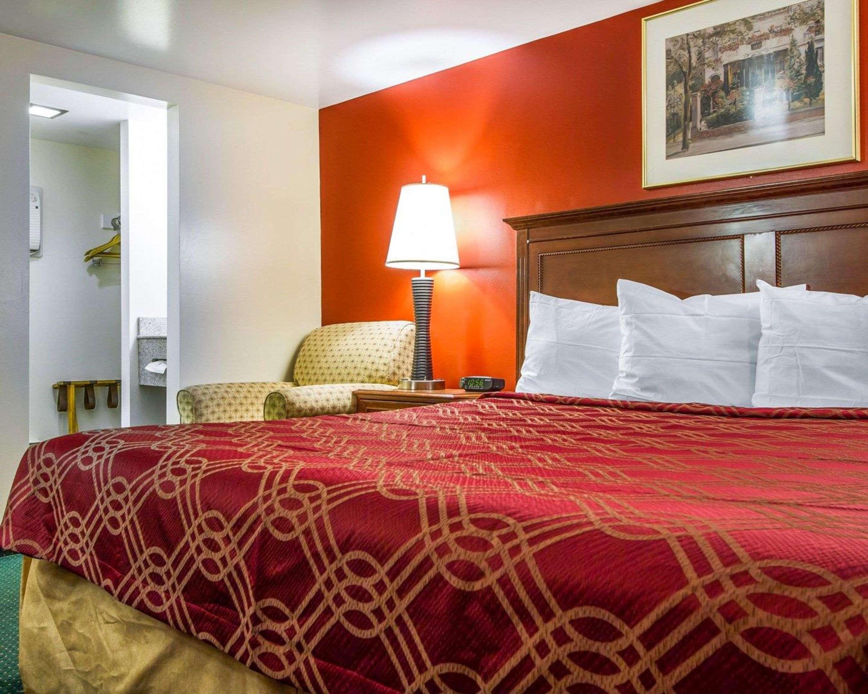 Rodeway Inn & Suites Brunswick Near Hwy 1 Buitenkant foto