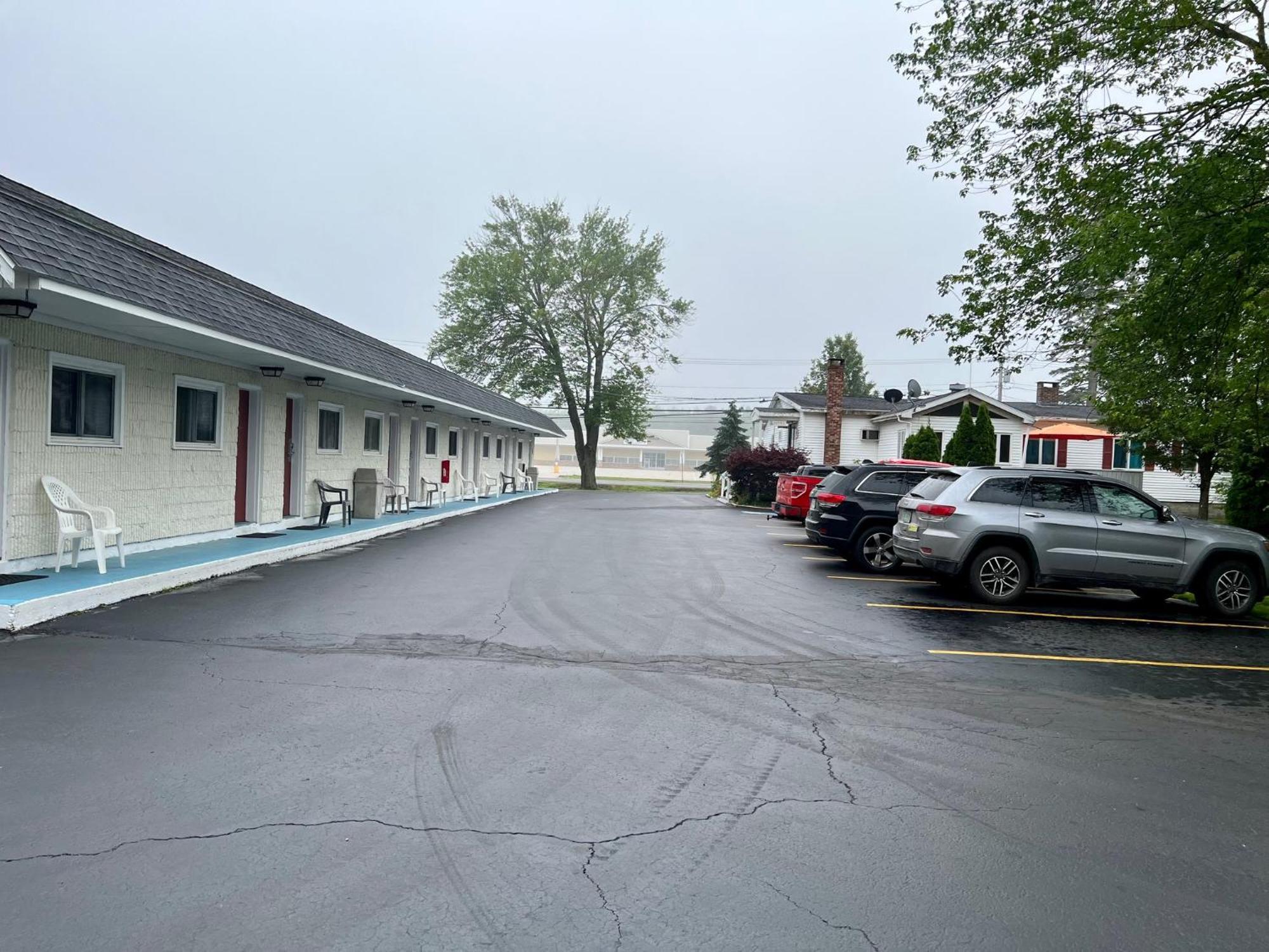 Rodeway Inn & Suites Brunswick Near Hwy 1 Buitenkant foto