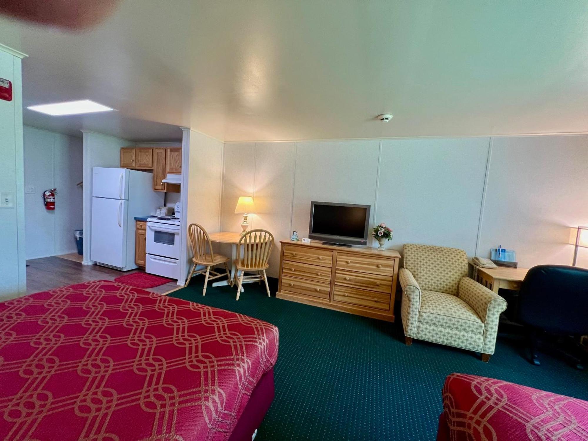 Rodeway Inn & Suites Brunswick Near Hwy 1 Buitenkant foto