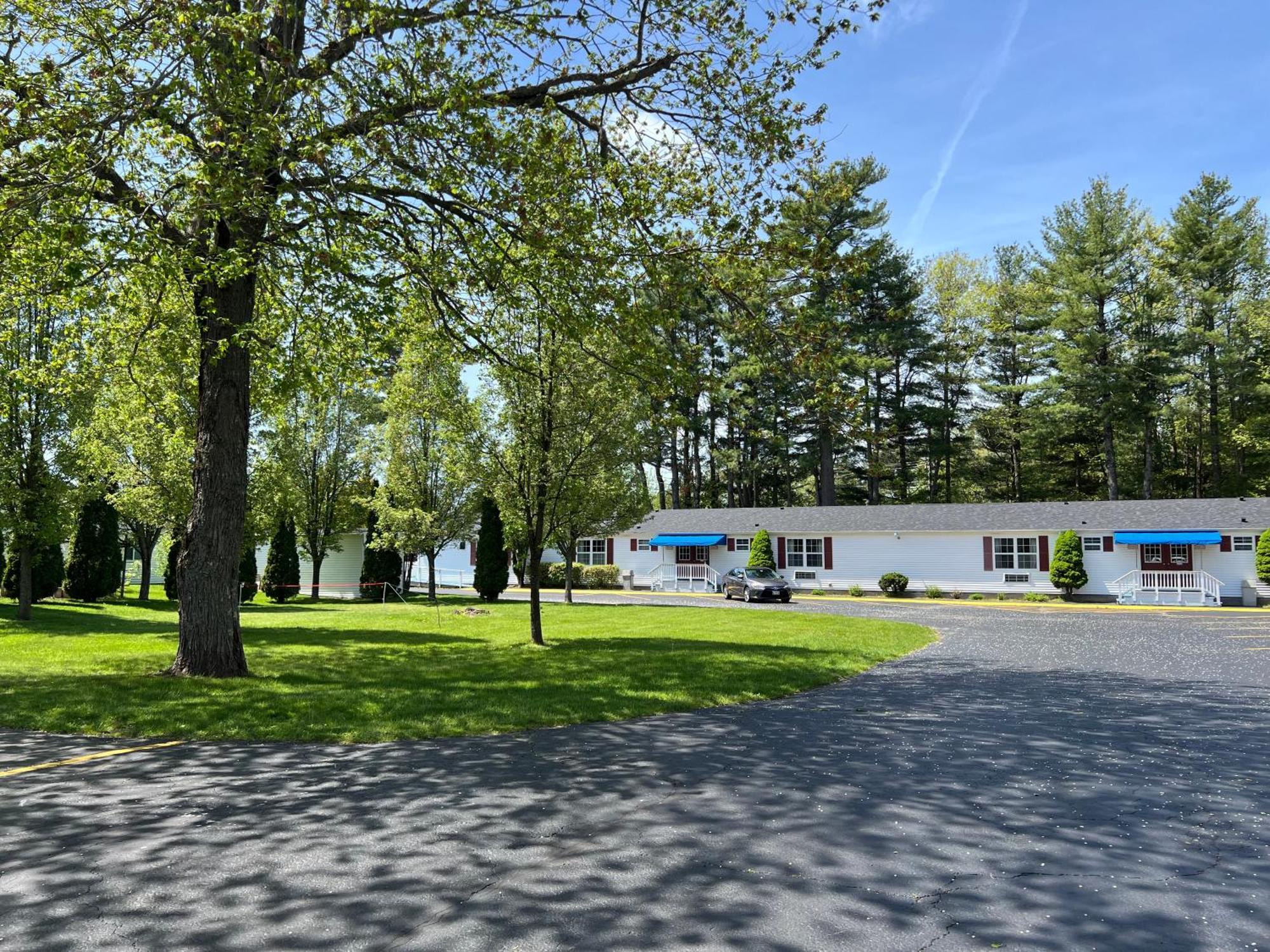 Rodeway Inn & Suites Brunswick Near Hwy 1 Buitenkant foto