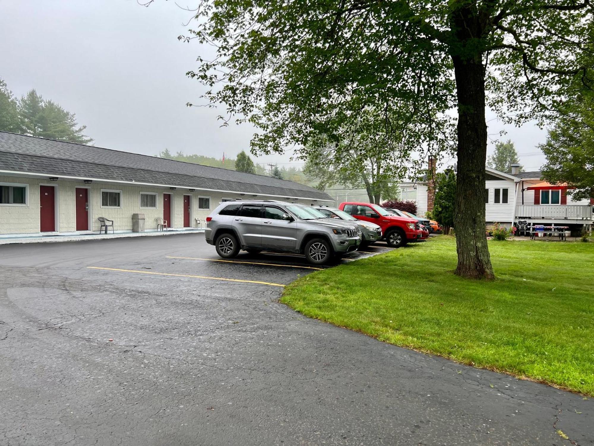 Rodeway Inn & Suites Brunswick Near Hwy 1 Buitenkant foto