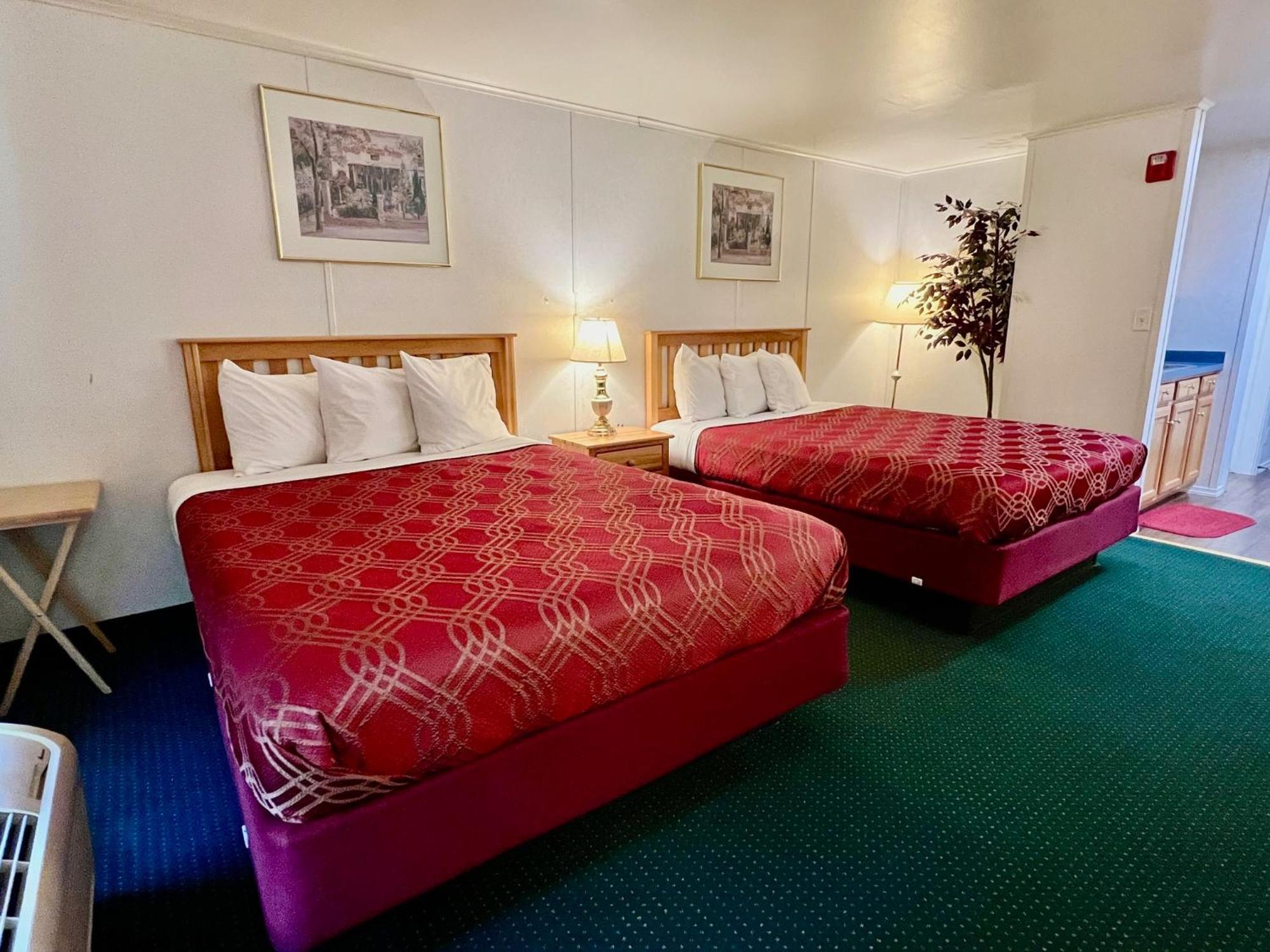 Rodeway Inn & Suites Brunswick Near Hwy 1 Buitenkant foto