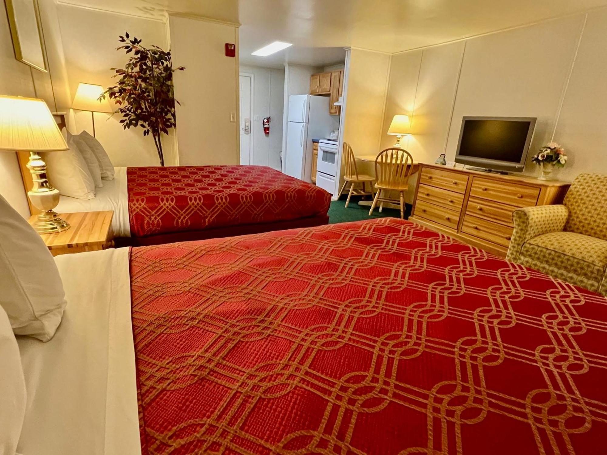 Rodeway Inn & Suites Brunswick Near Hwy 1 Buitenkant foto