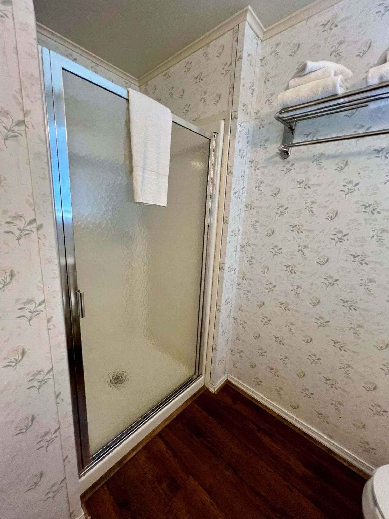 Rodeway Inn & Suites Brunswick Near Hwy 1 Buitenkant foto