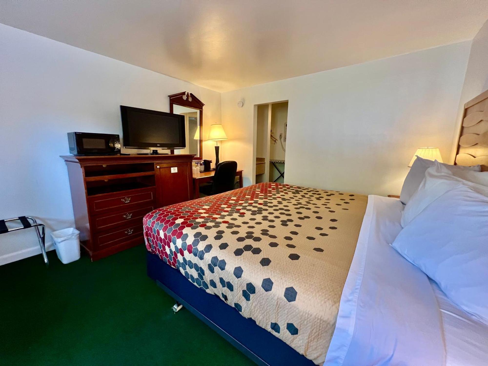 Rodeway Inn & Suites Brunswick Near Hwy 1 Buitenkant foto
