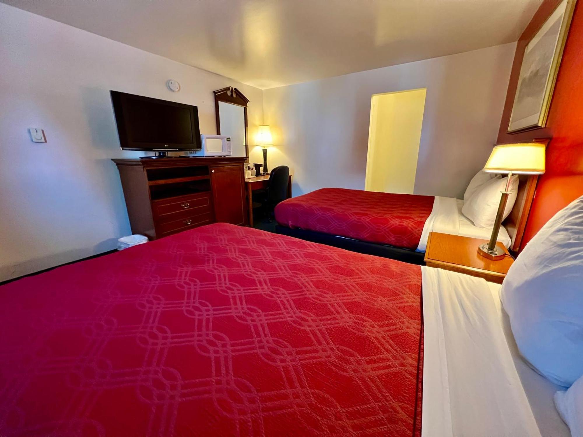 Rodeway Inn & Suites Brunswick Near Hwy 1 Buitenkant foto