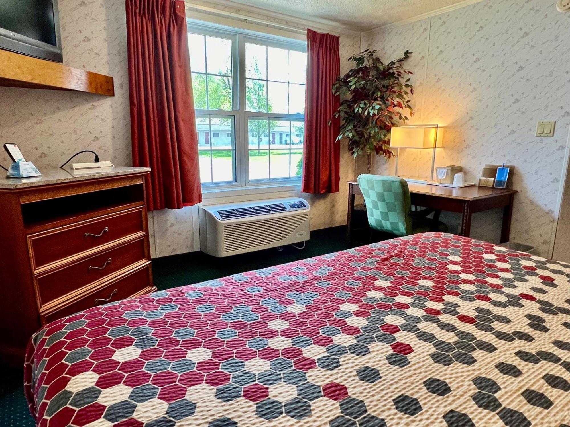 Rodeway Inn & Suites Brunswick Near Hwy 1 Buitenkant foto