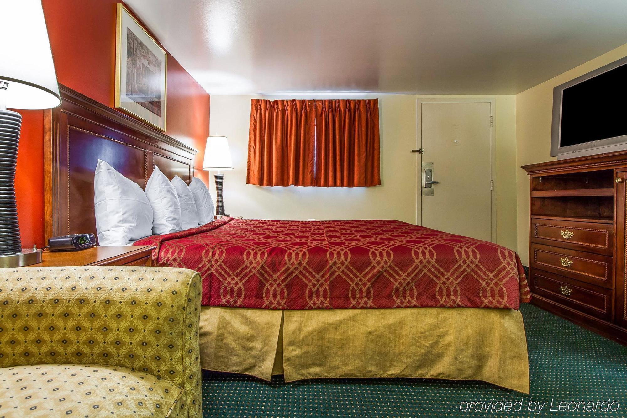Rodeway Inn & Suites Brunswick Near Hwy 1 Buitenkant foto