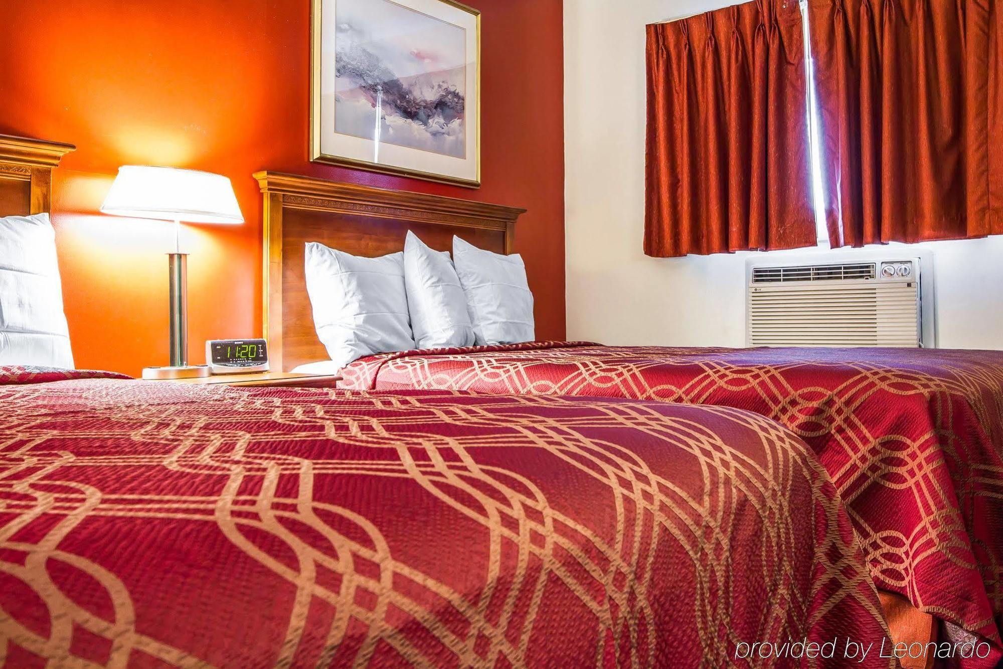 Rodeway Inn & Suites Brunswick Near Hwy 1 Buitenkant foto