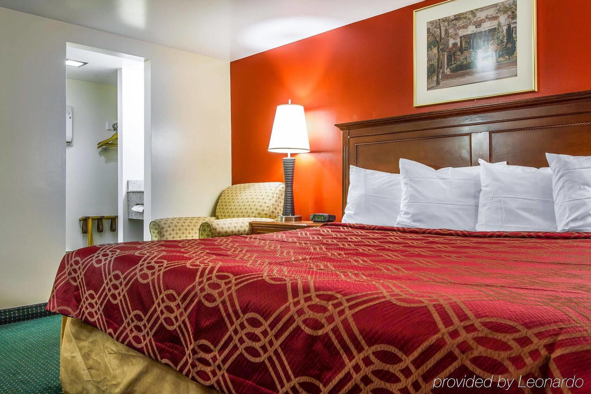 Rodeway Inn & Suites Brunswick Near Hwy 1 Buitenkant foto