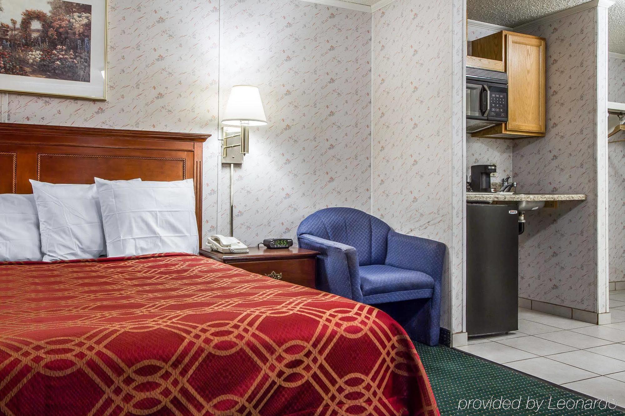 Rodeway Inn & Suites Brunswick Near Hwy 1 Buitenkant foto