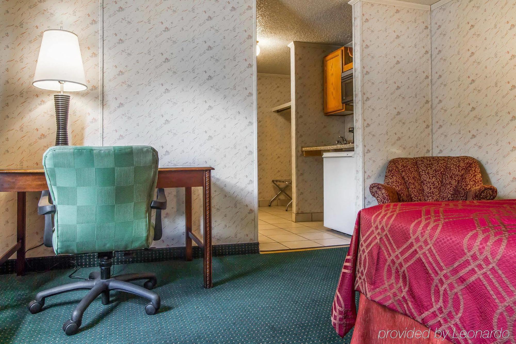 Rodeway Inn & Suites Brunswick Near Hwy 1 Buitenkant foto