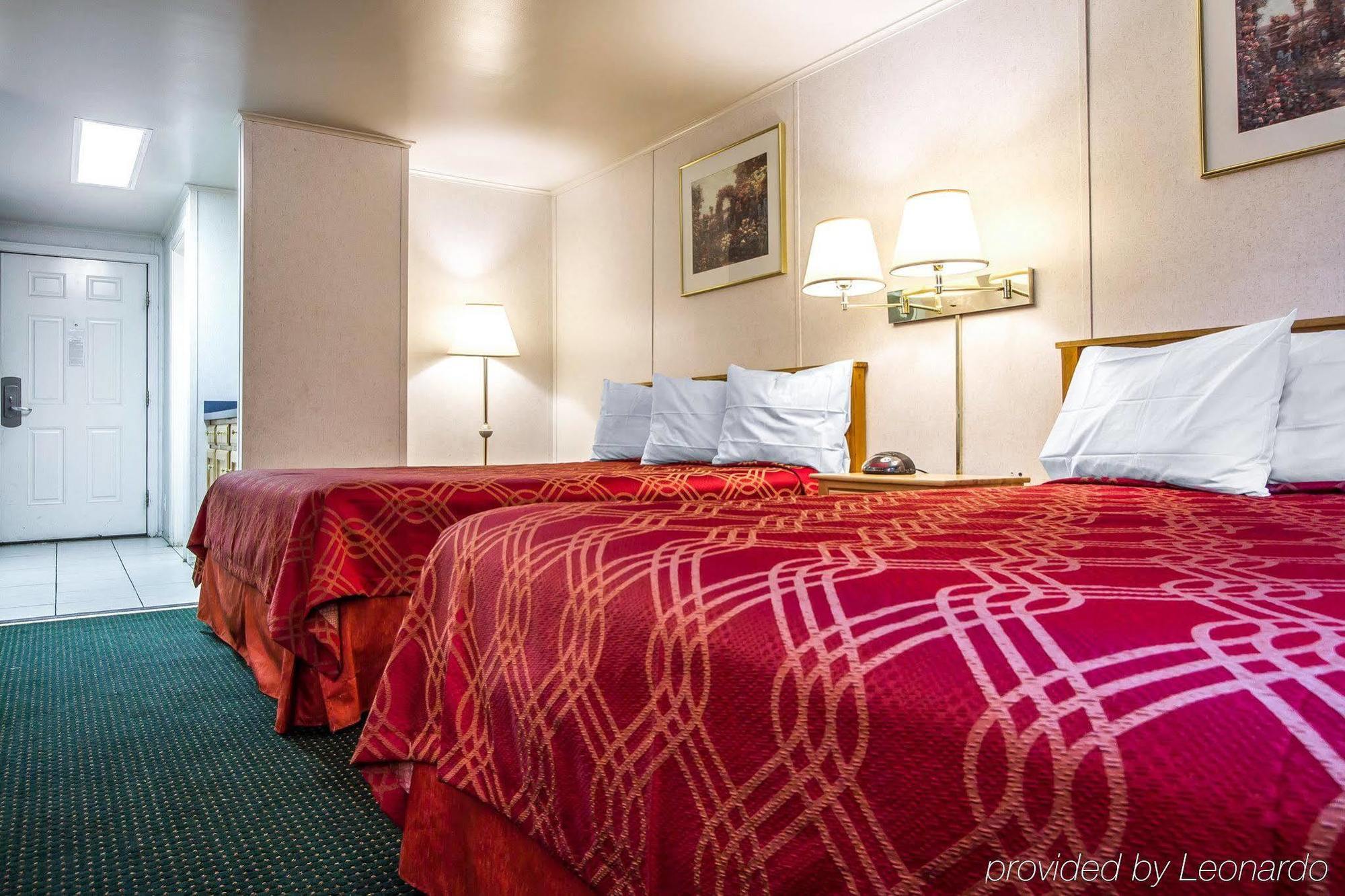 Rodeway Inn & Suites Brunswick Near Hwy 1 Buitenkant foto
