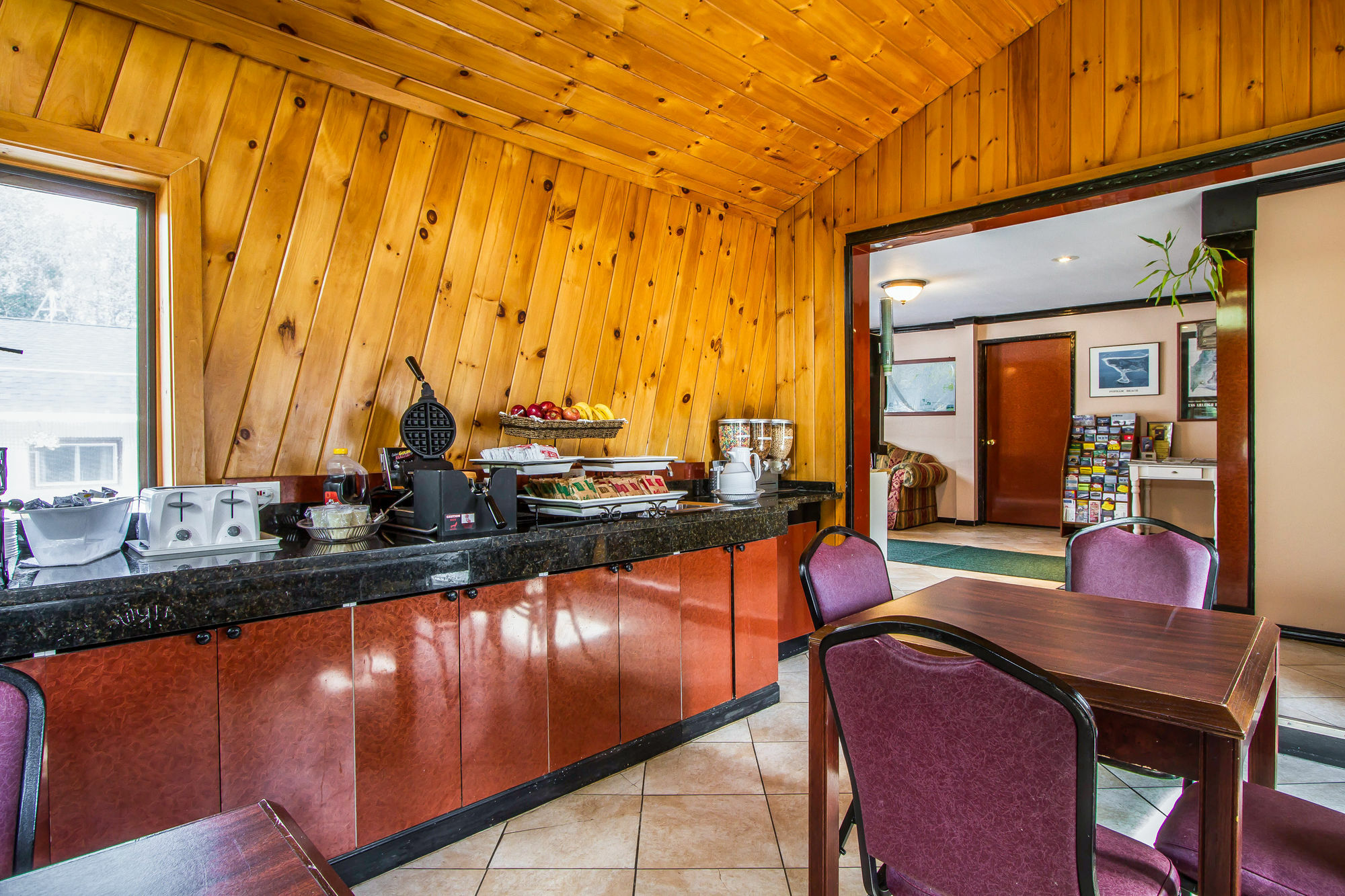Rodeway Inn & Suites Brunswick Near Hwy 1 Buitenkant foto